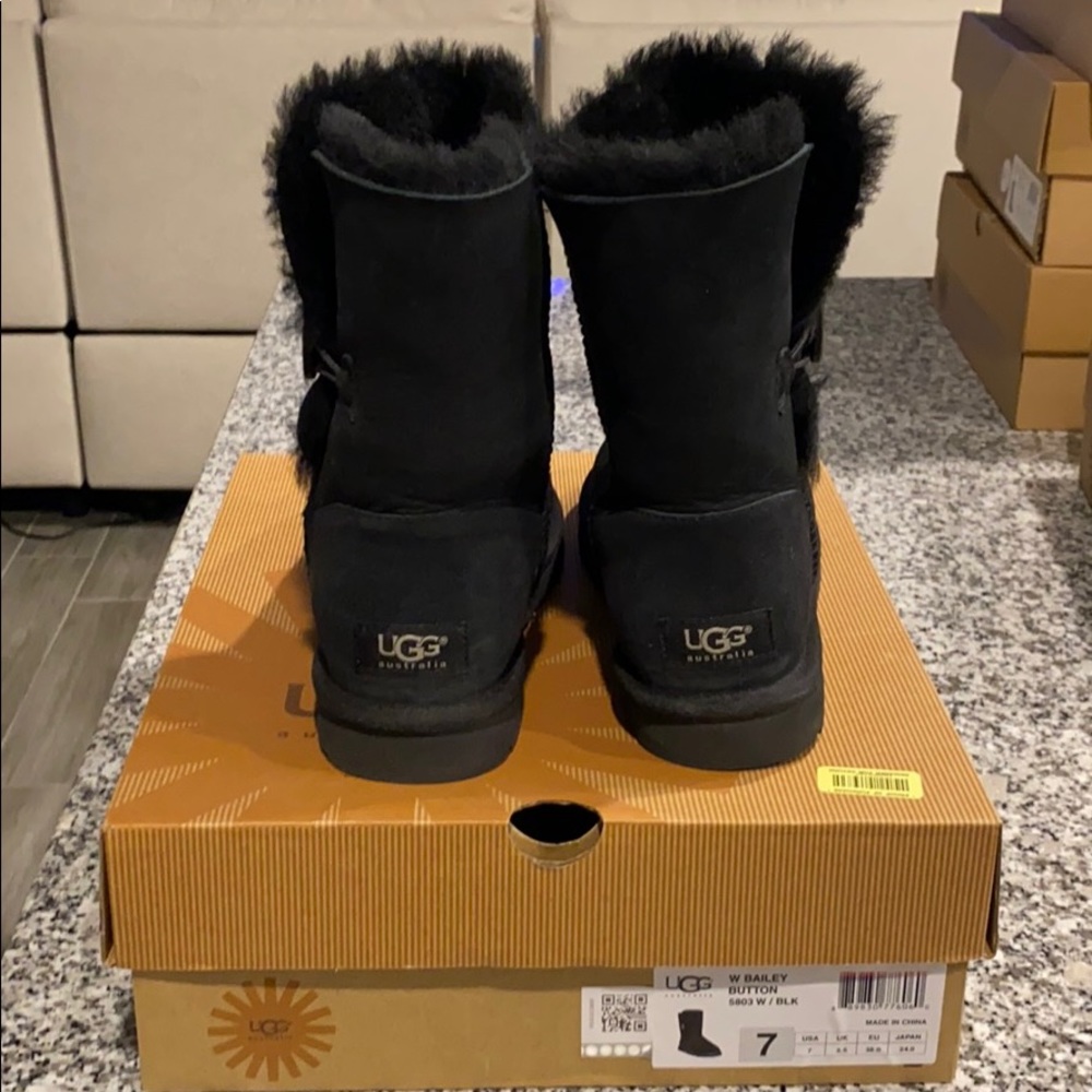Ugg Short Bailey Button Boot - image 3